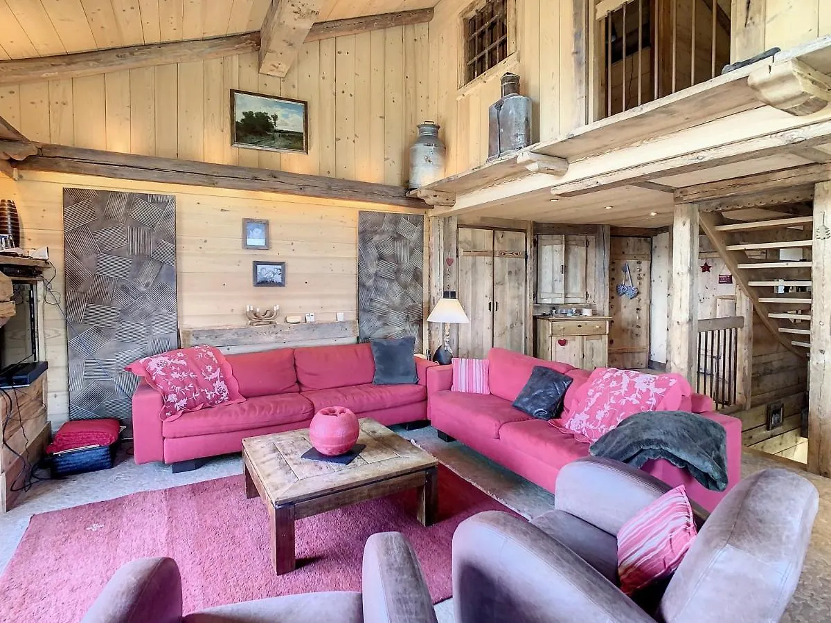 Chalet 6 Pieces A Combloux Avec Cheminee Et Parking - Fr-1-560-21 0*,