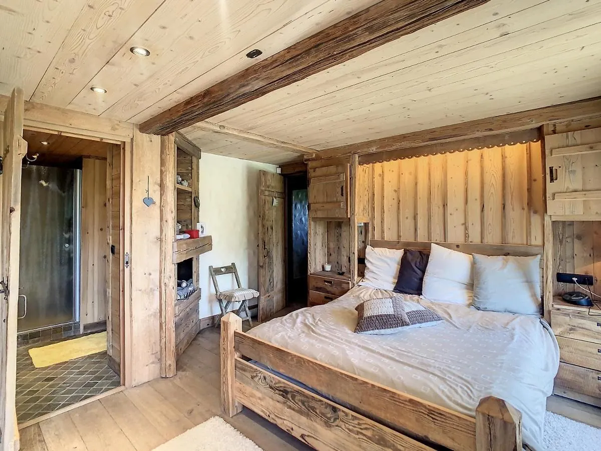 Chalet 6 Pieces A Combloux Avec Cheminee Et Parking - Fr-1-560-21 France