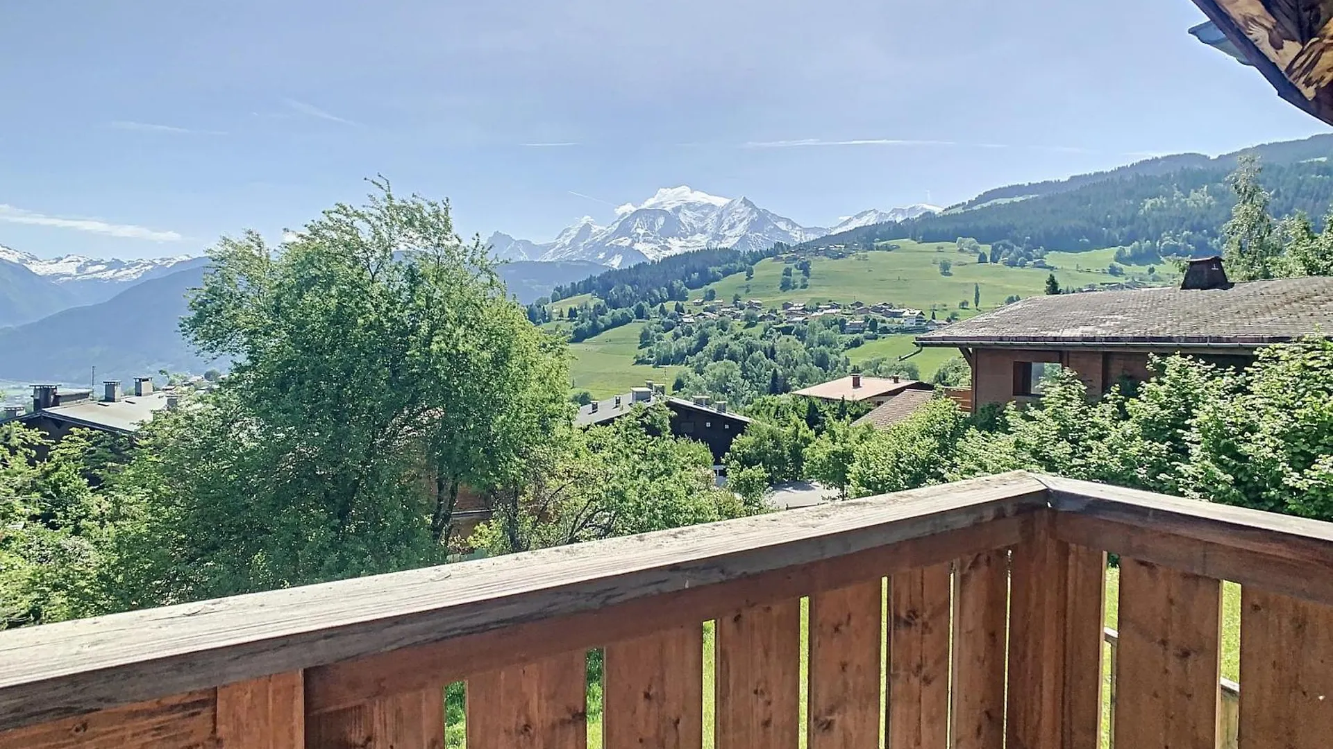 Chalet 6 Pieces A Combloux Avec Cheminee Et Parking - Fr-1-560-21 0*,  France